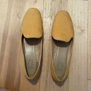 Mustard colored leather loafers size 9 1/2. Brand Neutralizer